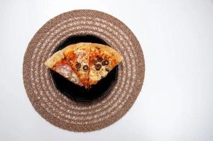 Pizza on Display: The Perfect Solution for Fresh, Warm Slices